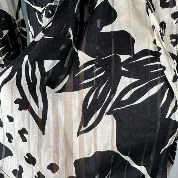 Silk Black and White Monochromatic Floral Botton Up Blouse Womens Size 6 Flowy - Picture 8 of 16
